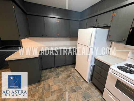 208 Brookside Dr,, Paola, KS 66071