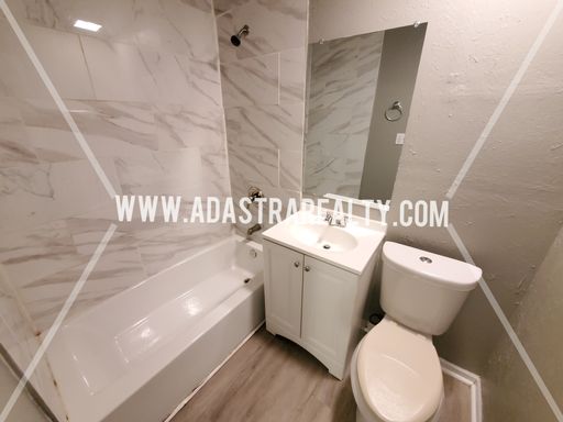 6004 E 152nd St, Grandview, MO 64030