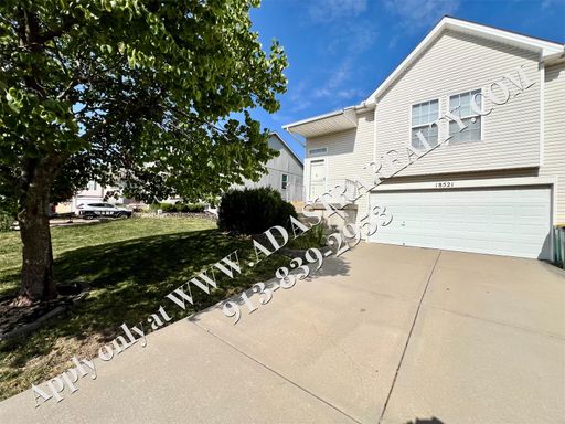 18521 S Mulberry Ct,, Gardner, KS 66030