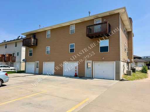 2101 SW 8th St,, Unit D,, Blue Springs, MO 64015