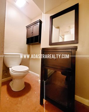 419 E 63rd Ter,, Kansas City, MO 64110-3333