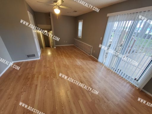 11006 W 76th St,, Shawnee, KS 66214-1268