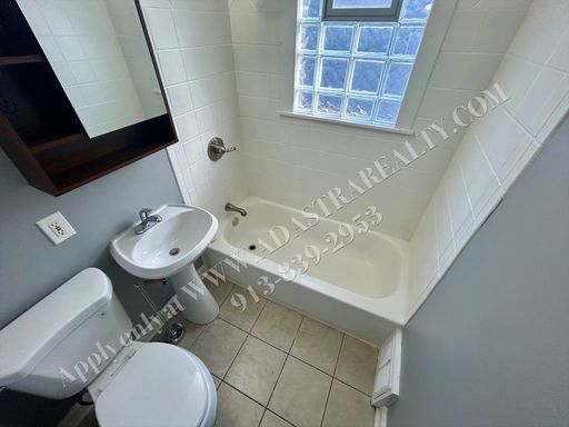 9 W Pocahontas Ln, , Kansas City, MO 64114