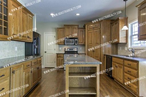 10580 S Millstone Dr,, Olathe, KS 66061-9104