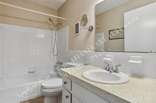 3426 NE 69th St,, Kansas City, MO 64119