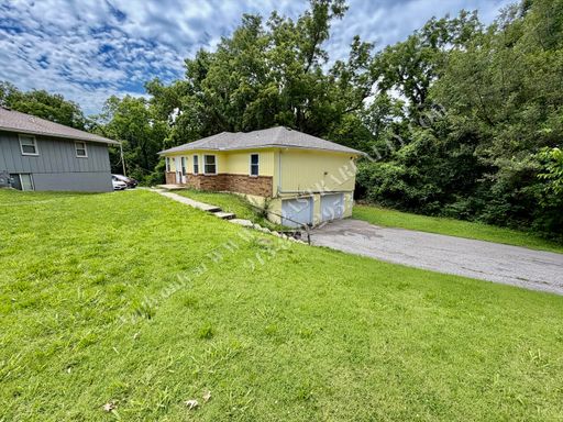 2330 N 75th Ter., Kansas City, KS 66109