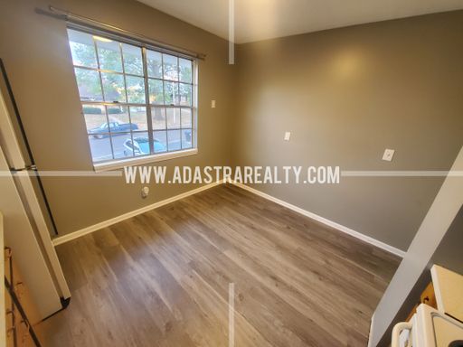 9414 Ballentine St,, Overland Park, KS 66214-1811