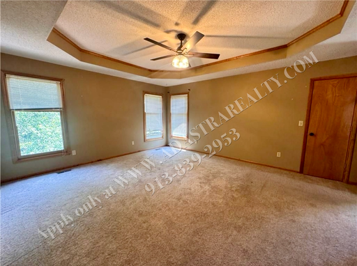  1317 E Sleepy Hollow Dr, Olathe, KS 66062