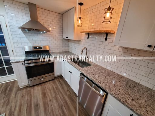 9709 Eby St,, Overland Park, KS 66212