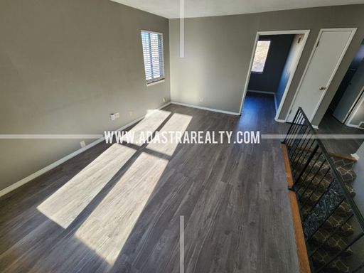 9415 Ballentine St,, Overland Park, KS 66214-1812