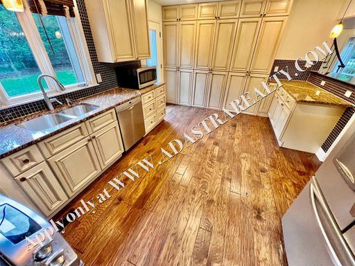  5404 Chadwick Rd, Fairway, KS 66205