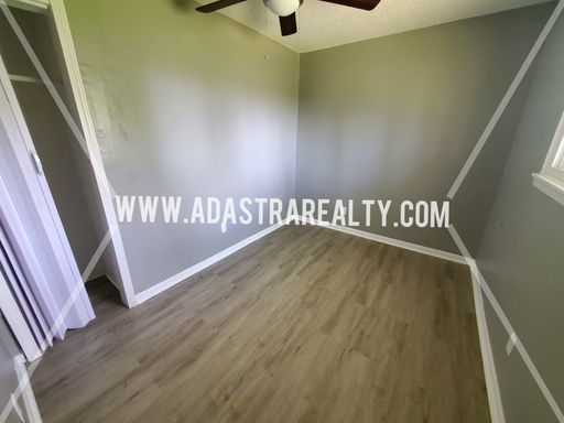 6004 E 152nd St, Grandview, MO 64030