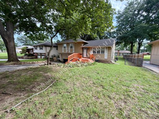 1005 E 117th St,, Kansas City, MO 64131-3847
