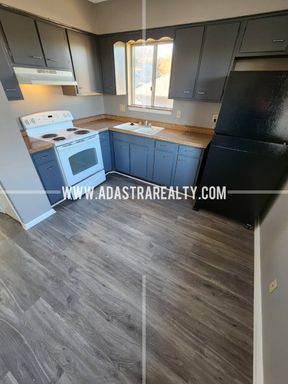 9415 Ballentine St,, Overland Park, KS 66214-1812