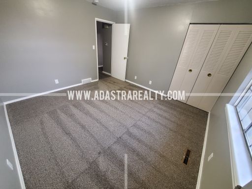 9414 Ballentine St,, Overland Park, KS 66214-1811