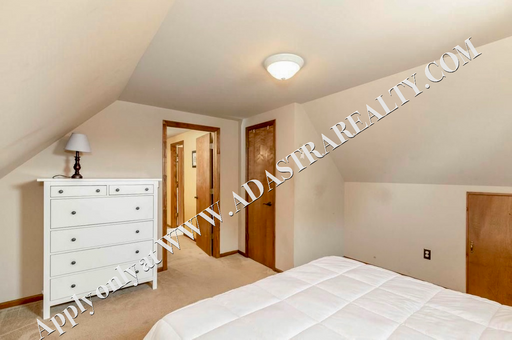 2715 Holmes St,, Kansas City, MO 64109