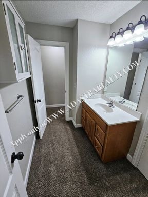 917 SW Imperial Ln,, Blue Springs, MO 64064