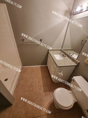 11006 W 76th St,, Shawnee, KS 66214-1268