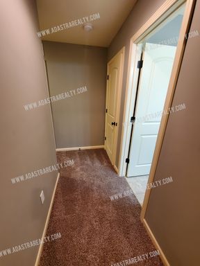 21782 W 123rd Ter,, Olathe, KS 66061-7628