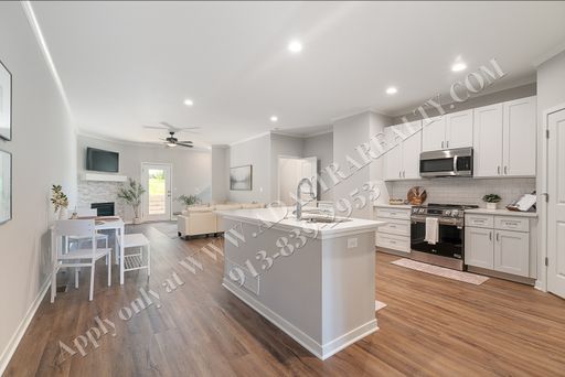 1087 N Findley St,, Olathe, KS 66061