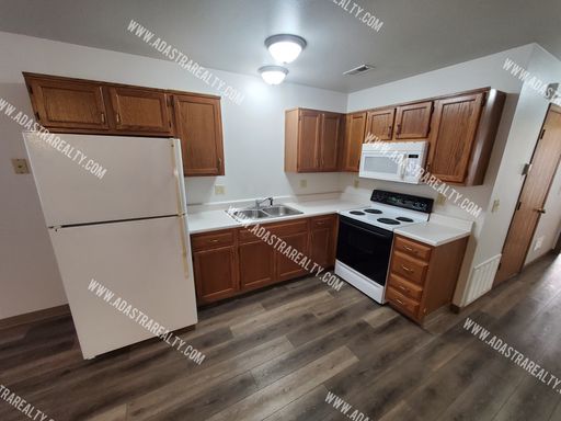 218 N Crest Dr,, Raymore, MO 64083