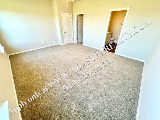 648 W Lanesfield St,, Gardner, KS 66030