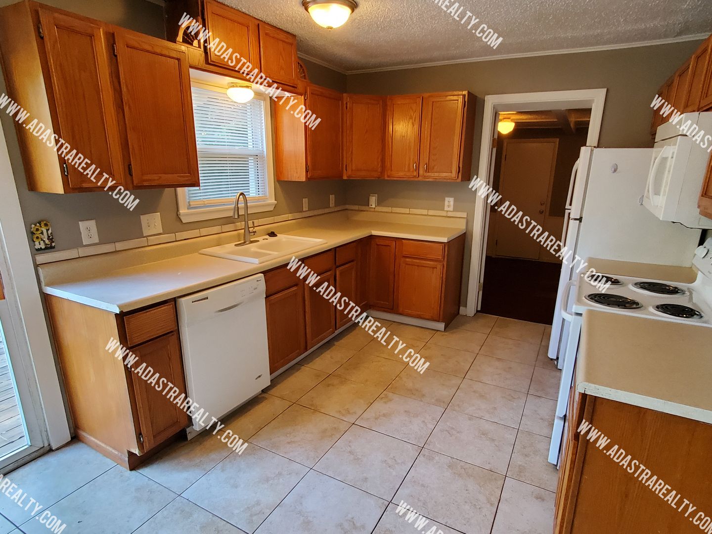 Raytown House: 11121 E 56th Ter,