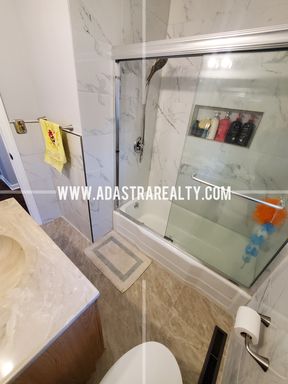 8607 Riggs St,, Overland Park, KS 66212