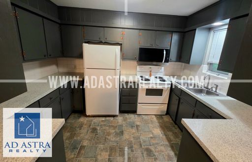 208 Brookside Dr,, Paola, KS 66071