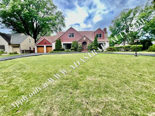  5404 Chadwick Rd, Fairway, KS 66205