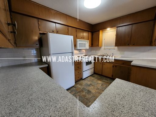 212 Brookside Dr,, Paola, KS 66071