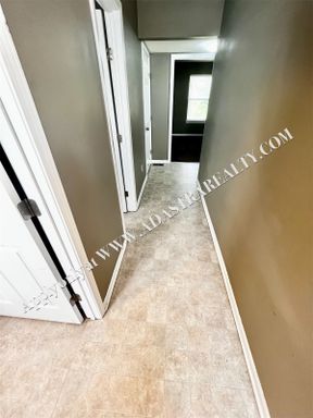 5205 Woodland Dr,, Shawnee, KS 66218-9044