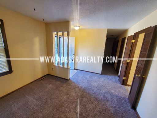 5327 E 100th St,, Kansas City, MO 64137