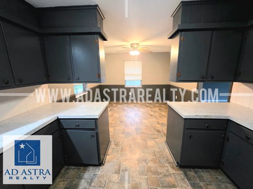 208 Brookside Dr,, Paola, KS 66071
