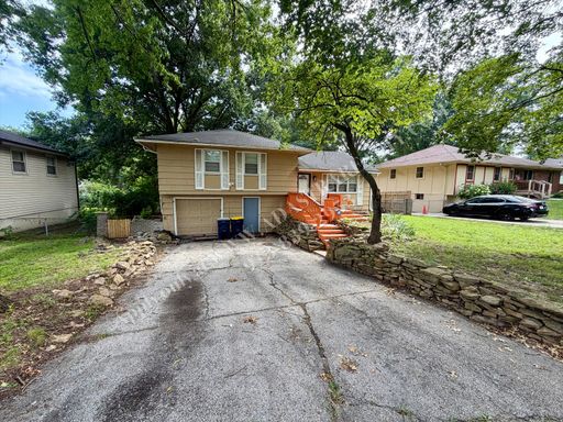 1005 E 117th St,, Kansas City, MO 64131-3847