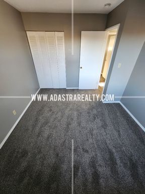 9415 Ballentine St,, Overland Park, KS 66214-1812