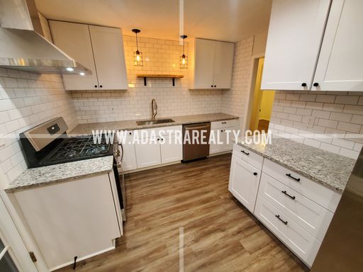 9709 Eby St,, Overland Park, KS 66212