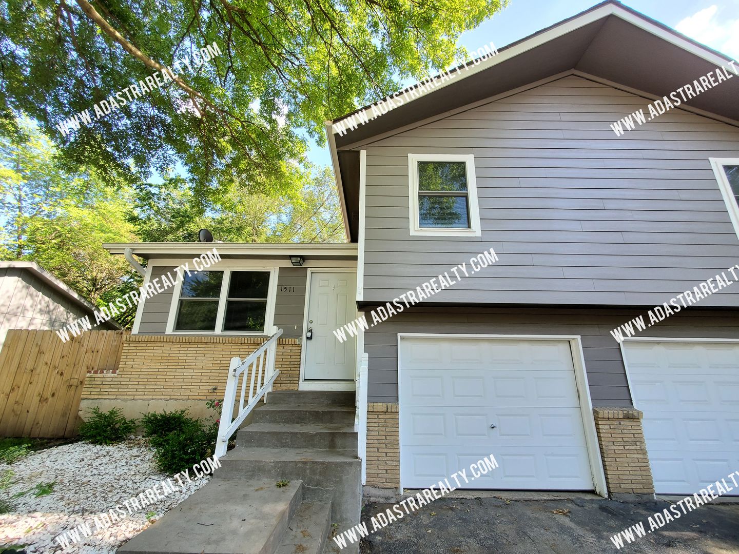 Olathe House: 1503 E Elizabeth St,