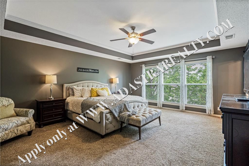 4904 157th St,, Overland Park, KS 66224