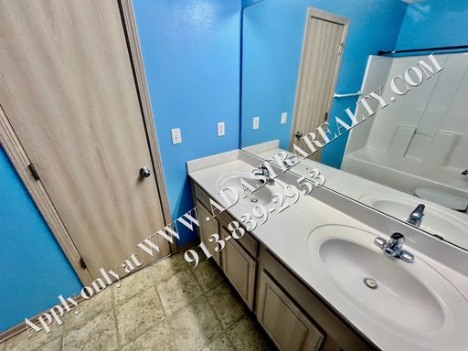 2141 SW Rambling Vine Rd,, Lee's Summit, MO 64082