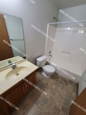 218 N Crest Dr,, Raymore, MO 64083