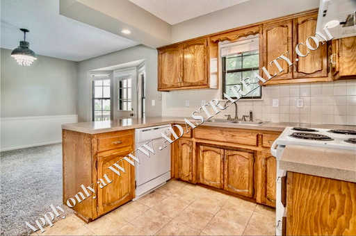10620 W 115th St, , Overland Park, KS 66210