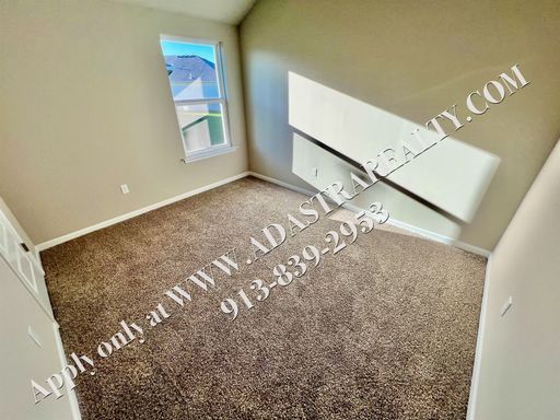 648 W Lanesfield St,, Gardner, KS 66030