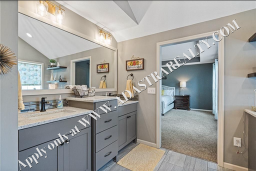 4904 157th St,, Overland Park, KS 66224