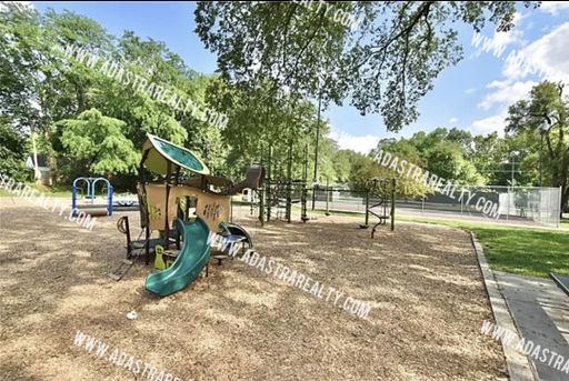 2227 W 78th St,, Prairie Village, KS 66208