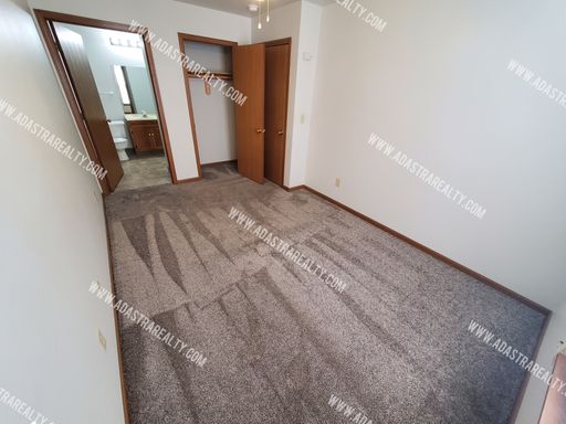 218 N Crest Dr,, Raymore, MO 64083
