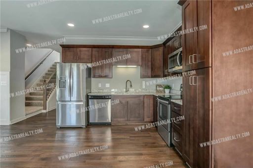 15852 Valley View Dr,, Overland Park, KS 66223