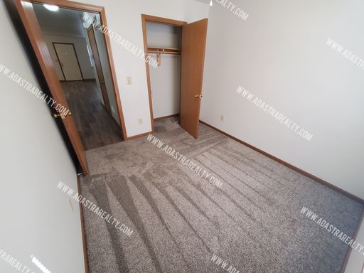 218 N Crest Dr,, Raymore, MO 64083