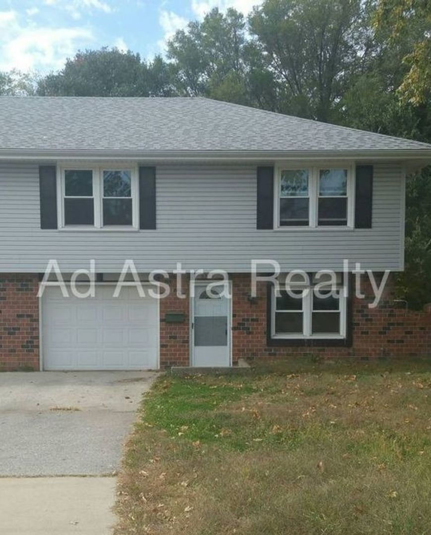 Shawnee House: 6136 Long Ave,