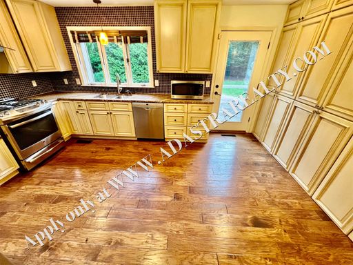  5404 Chadwick Rd, Fairway, KS 66205